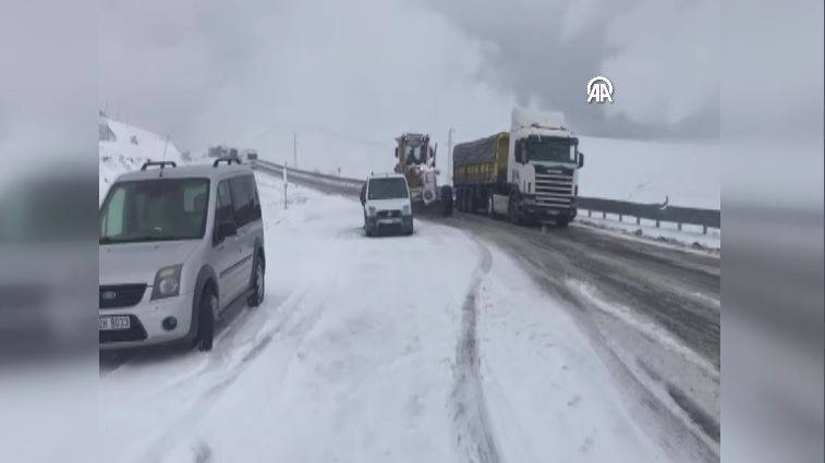 Ardahan-Posof yolunda ulaşıma kar engeli 11